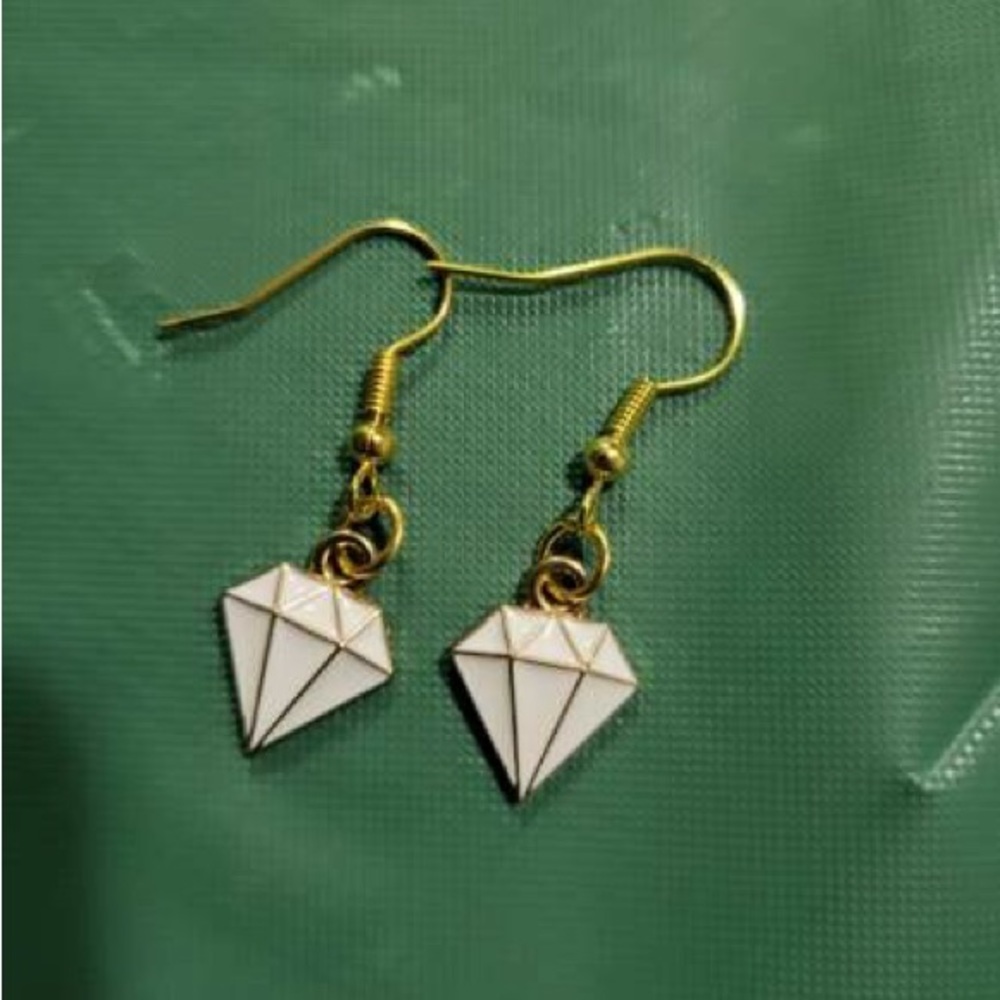 Diamond design earrings